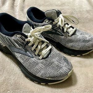 Brooks Women’s  Adrenaline Guiderails Shoes Size 6.5, Preowned